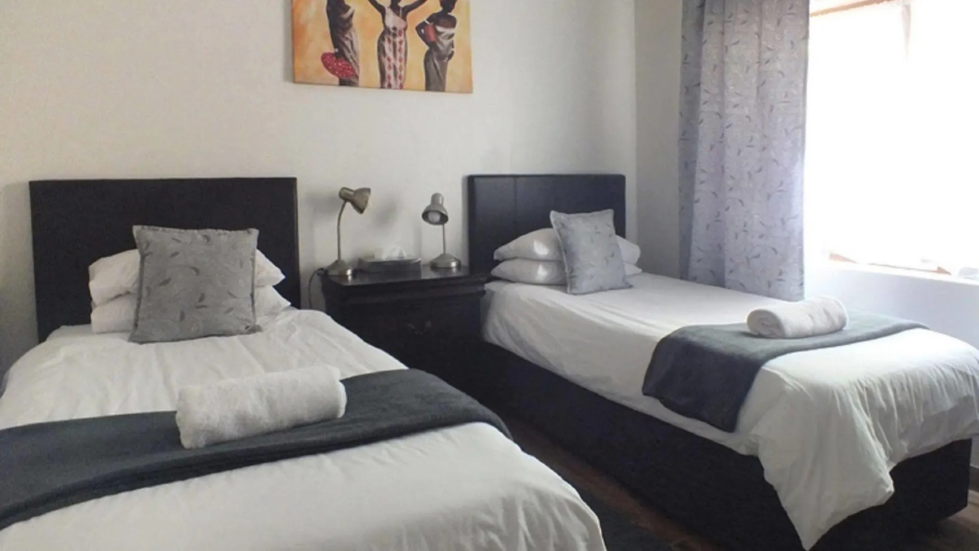 A Sunflower Stop Backpackers Cape Town Hostel