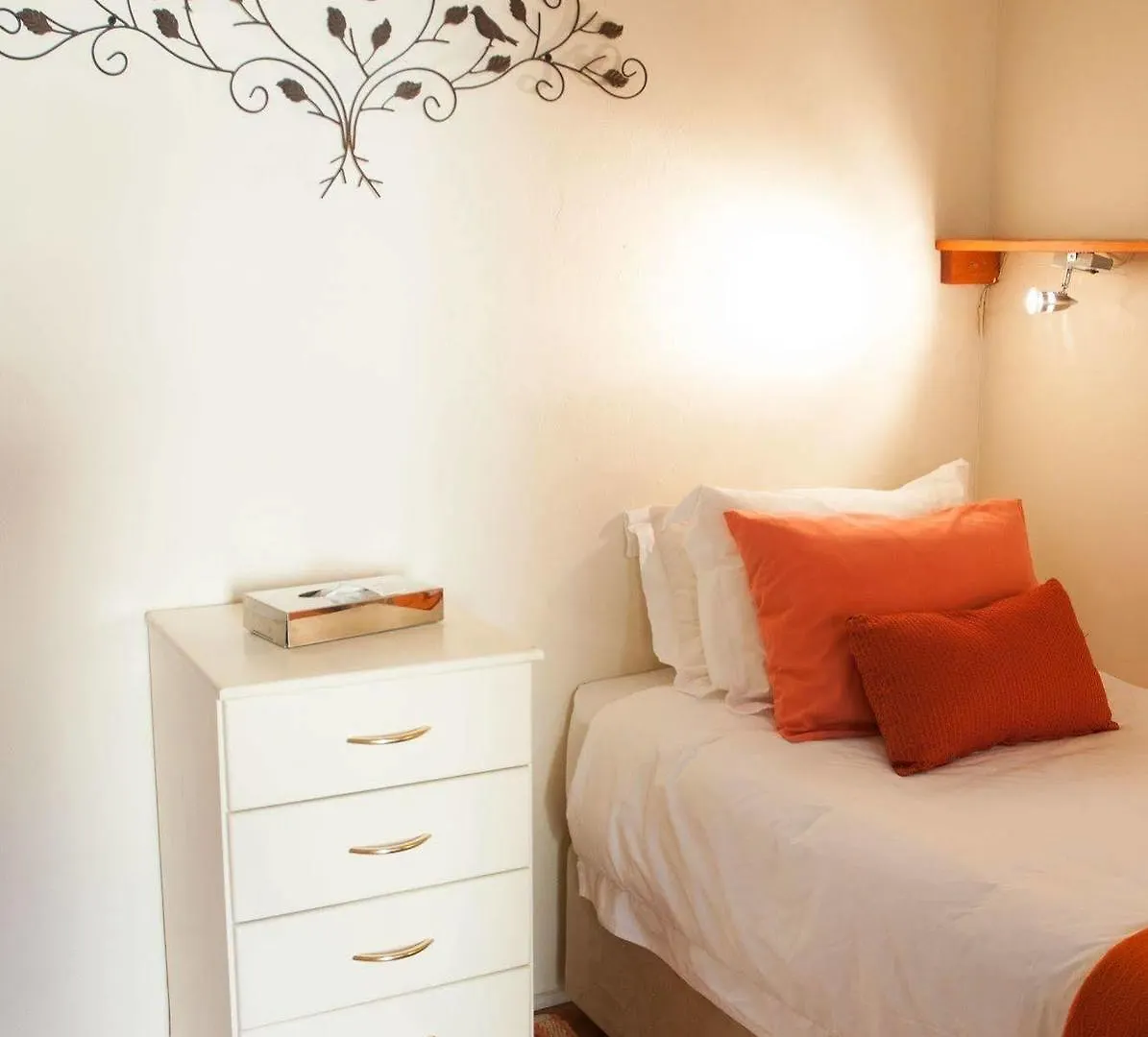 Hostel A Sunflower Stop Backpackers Cape Town